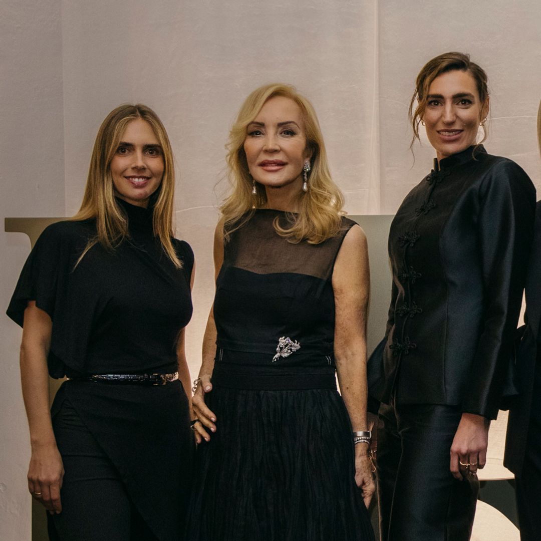 Embajadoras de Helena Rubinstein posan en el photocall del evento