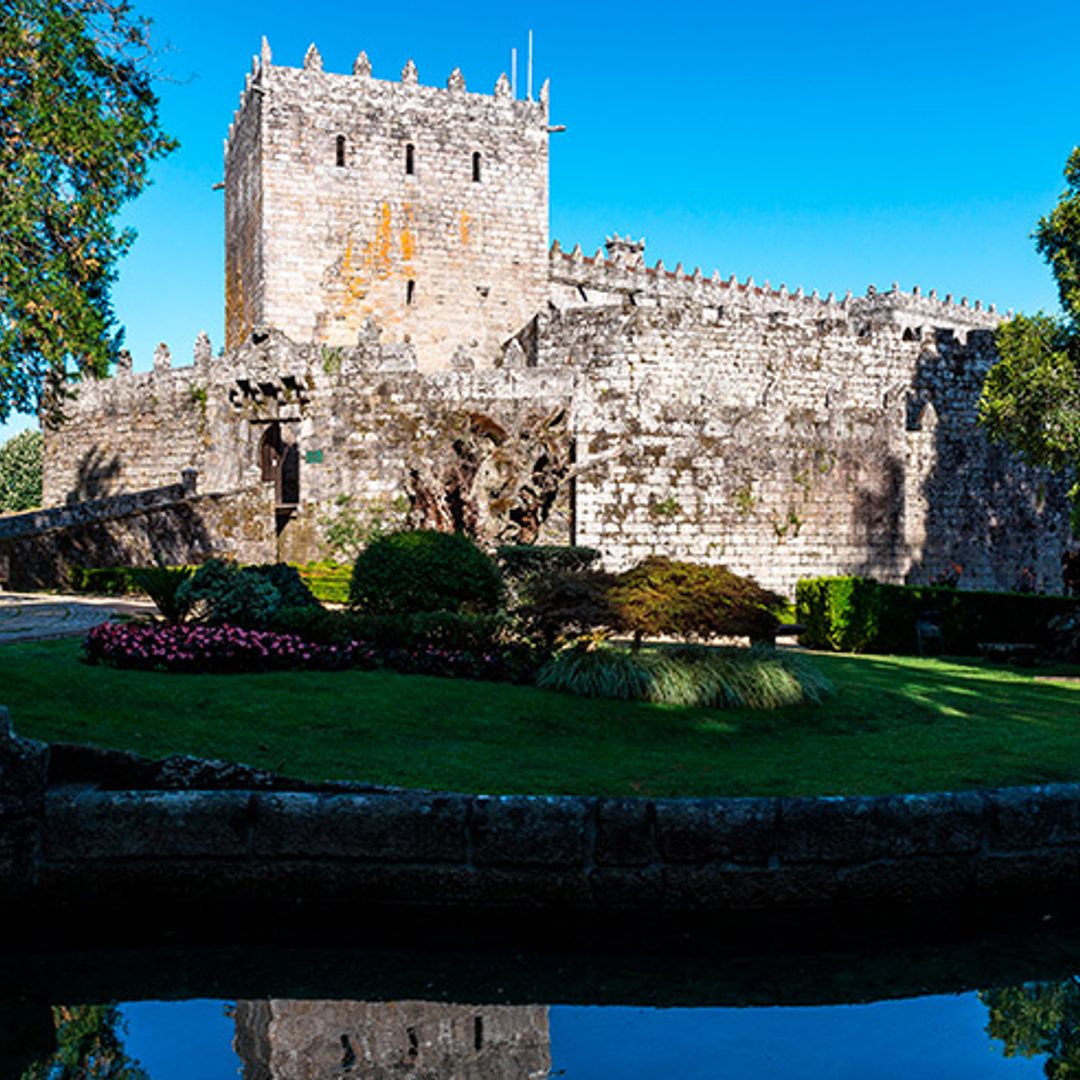 Soutomaior, un castillo perfumado por las camelias y marcando tendencia en la moda