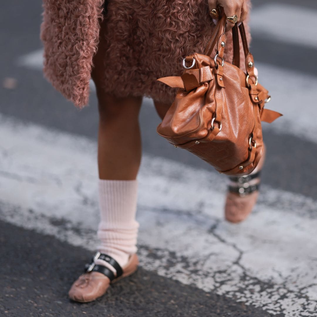 He descubierto los 7 zapatos planos que más se llevarán este otoño 2025