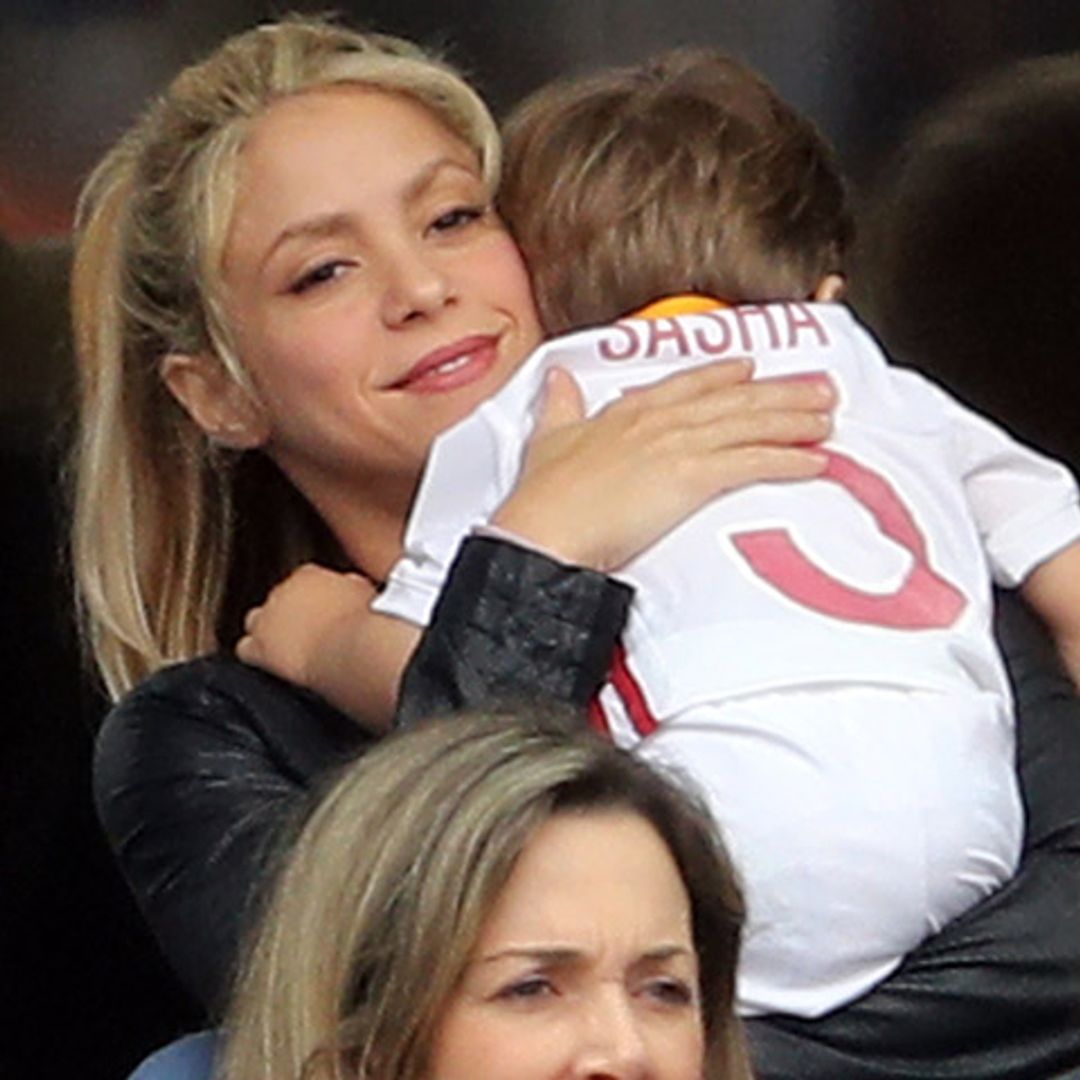 Mimos, cosquillas, biberones... Shakira, una madraza con Milan y Sasha