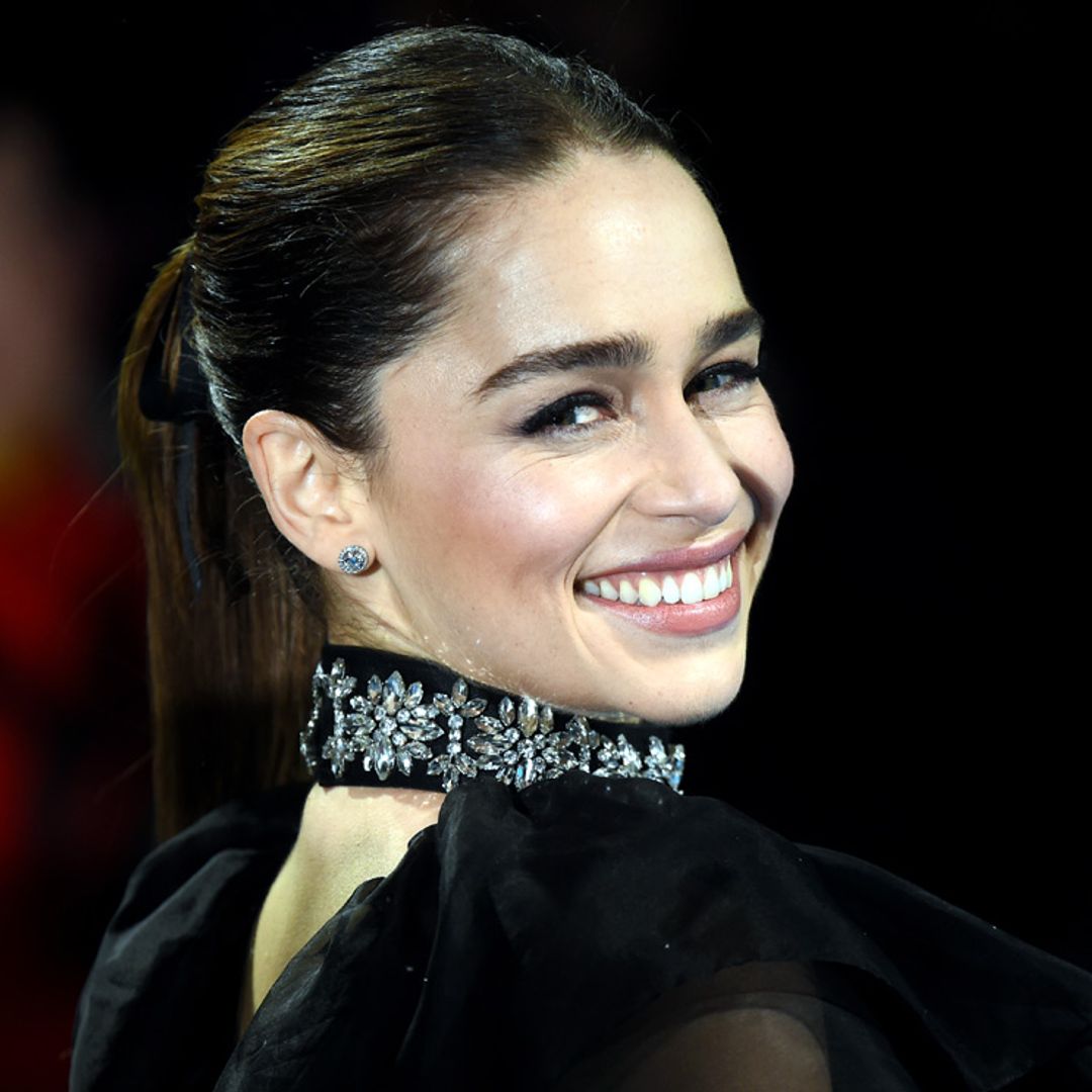 Emilia Clarke recupera el rubio de 'Juego de Tronos' en su nuevo reto profesional