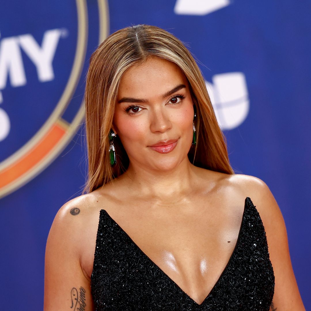 Esto debes saber antes de cortarte el cabello en casa como Karol G