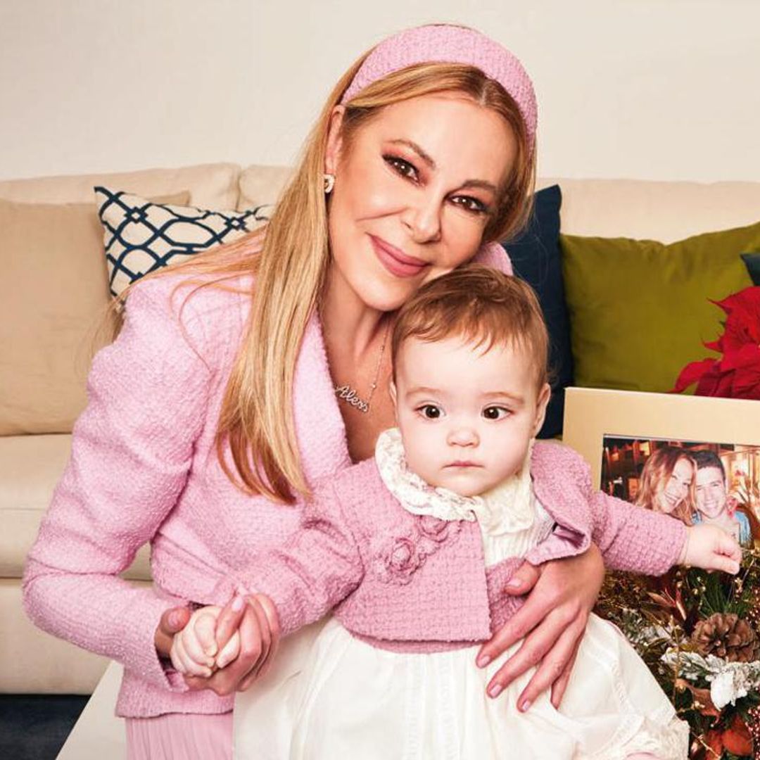 Ana Obregón junto a Anita en su bautizo