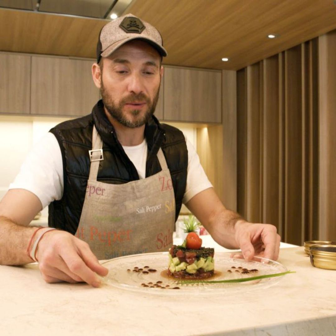 Antonio David Flores triunfa con sus dotes culinarias y como anfitrión