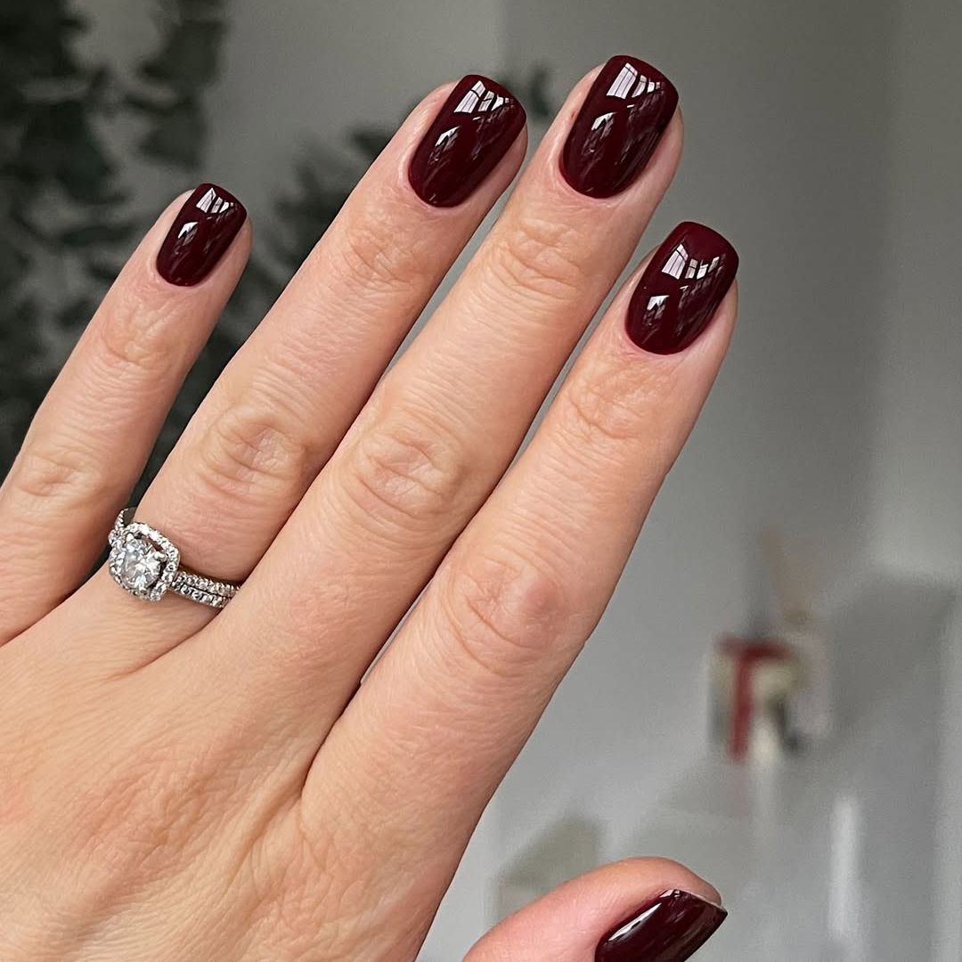 Las 10 manicuras de tendencia que más rejuvenecen a partir de los 40, más allá de las uñas burdeos clásicas