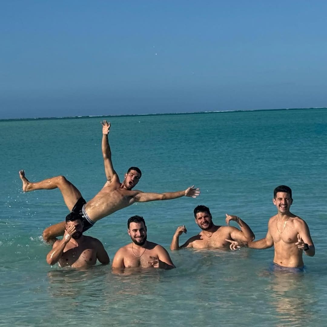 Carlos Alcaraz y sus planazos de vacaciones: sol, playa, golf... ¡así se divierte un grande de la raqueta!