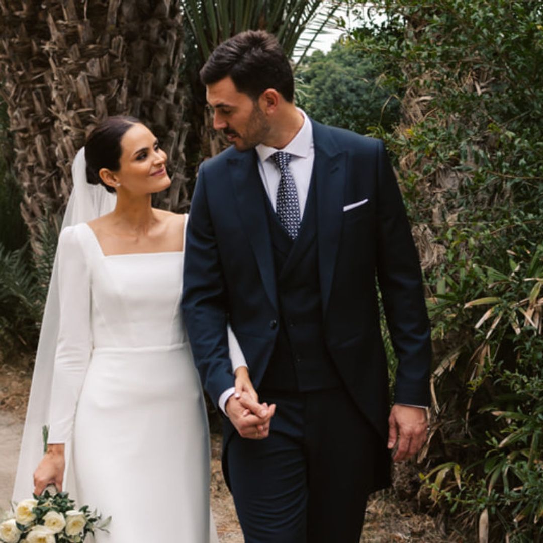 Los dos vestidos de Teresa, un diseño clásico y otro de tendencia para su boda en Murcia