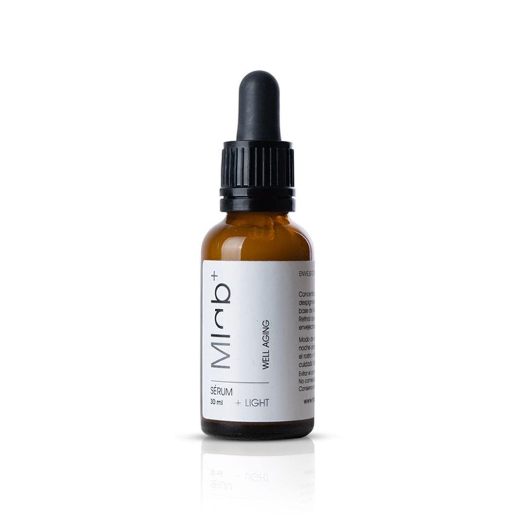 +LIGHT, de MLAB (49,90 euros). Un sérum facial de noche a base de retinol, niacinamida y ácido glicólico que renueva, iguala textura y tono de piel, y portencia la renovación celular.  