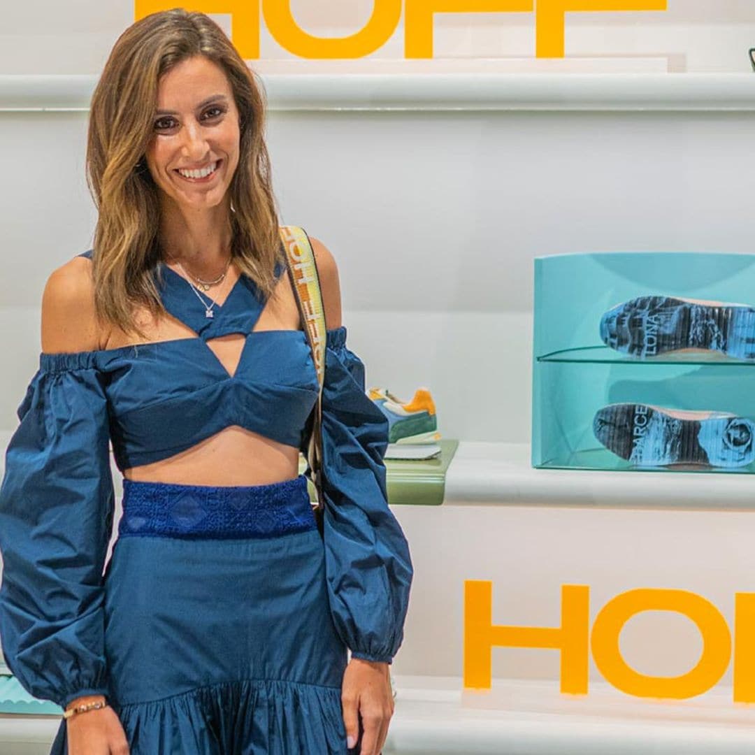Los detalles del moderno look de Ana Boyer con un 'cropped top' y zapatillas