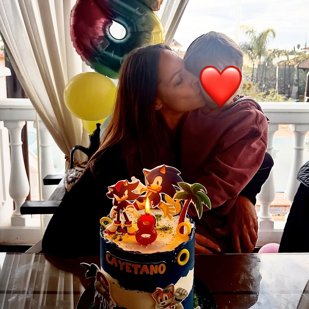 Eva González celebra el 8º cumpleaños del pequeño Cayetano y nos descubre su increíble talento: "Creo que tengo un artista en casa"