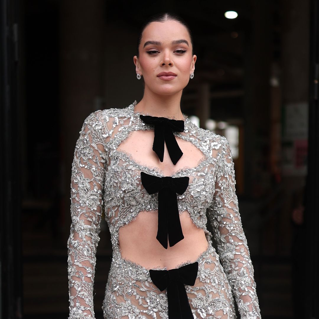 Hailee Steinfeld nos muestra cómo llevar el 'clean look' para lucir impecables