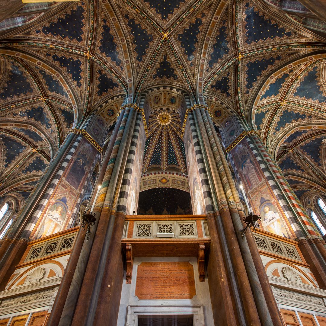 Interior de la basílica de San Antonio de Padua, Italia