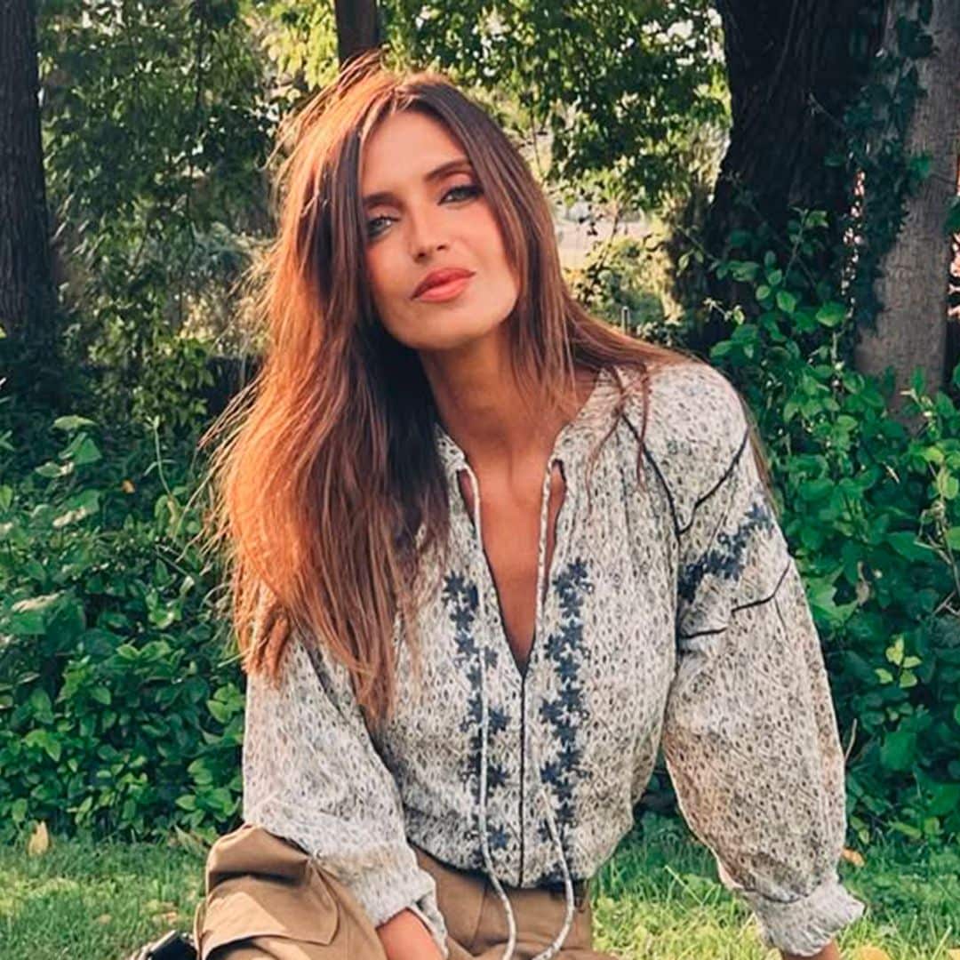 Ni abrigo ni gabardina: Sara Carbonero ha encontrado en Zara la cazadora perfecta para el entretiempo