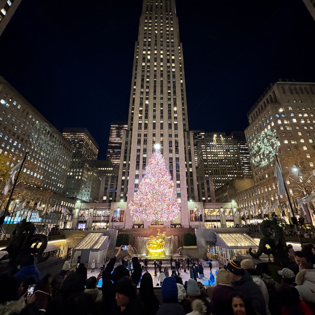 Los detalles del majestuoso encendido del árbol del Rockefeller Center: más 50 mil luces, 3 millones de cristales y estrellas como Marc Anthony