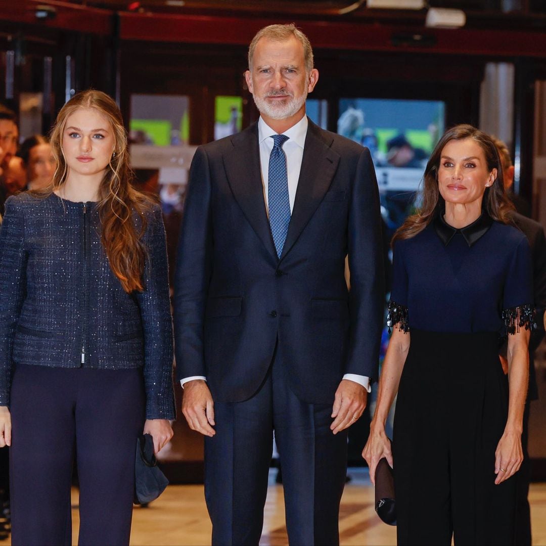 Leonor y Sofía disfrutan junto a los Reyes del concierto que da inicio a los Premios Princesa de Asturias