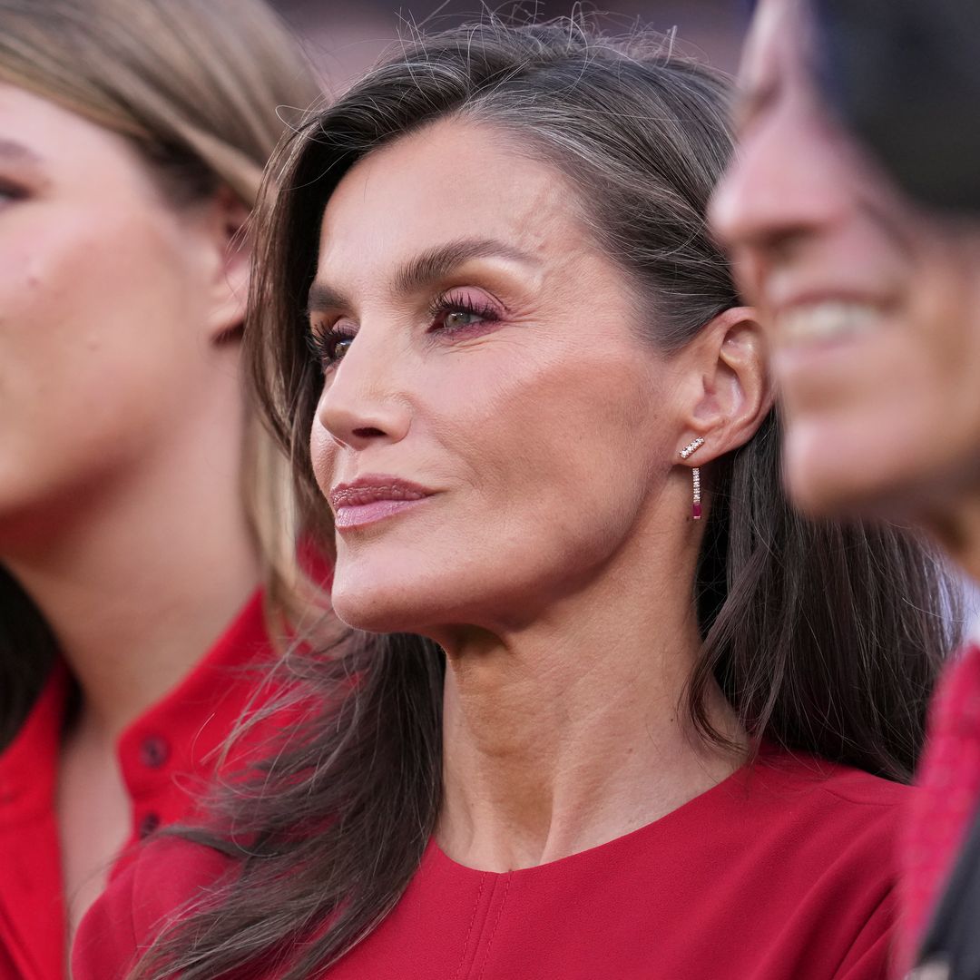 La prensa internacional se rinde ante los looks de la reina Letizia para apoyar a la Selección: "Una poderosa muestra de cohesión nacional"