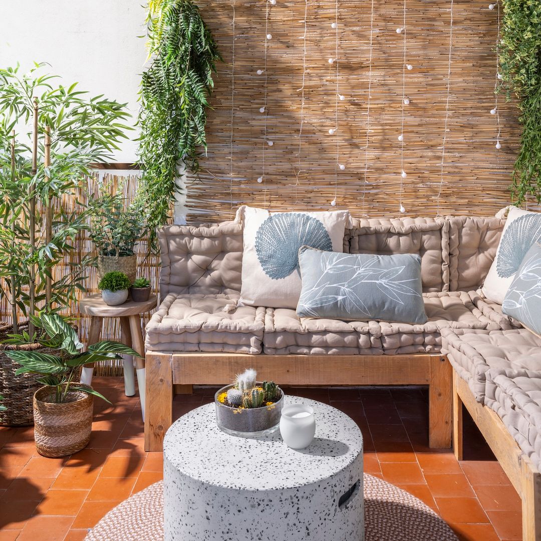 Cómo decorar una terraza pequeña para disfrutarla de verdad esta primavera y verano