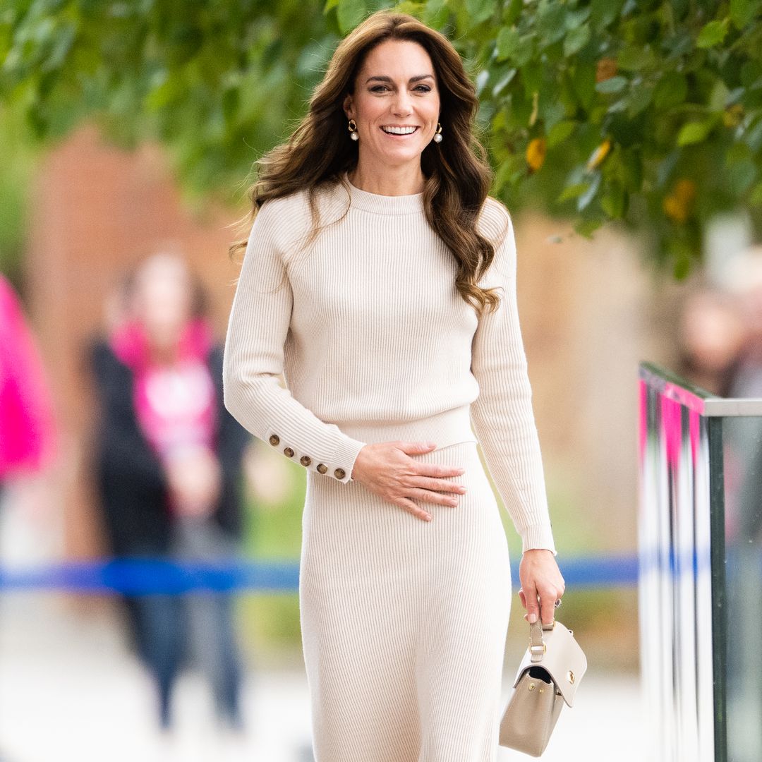 Kate Middleton y su amor por los minibolsos de lujo que transforman sus looks