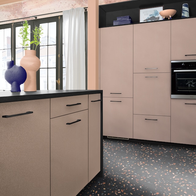 Cocina con muebles rosas