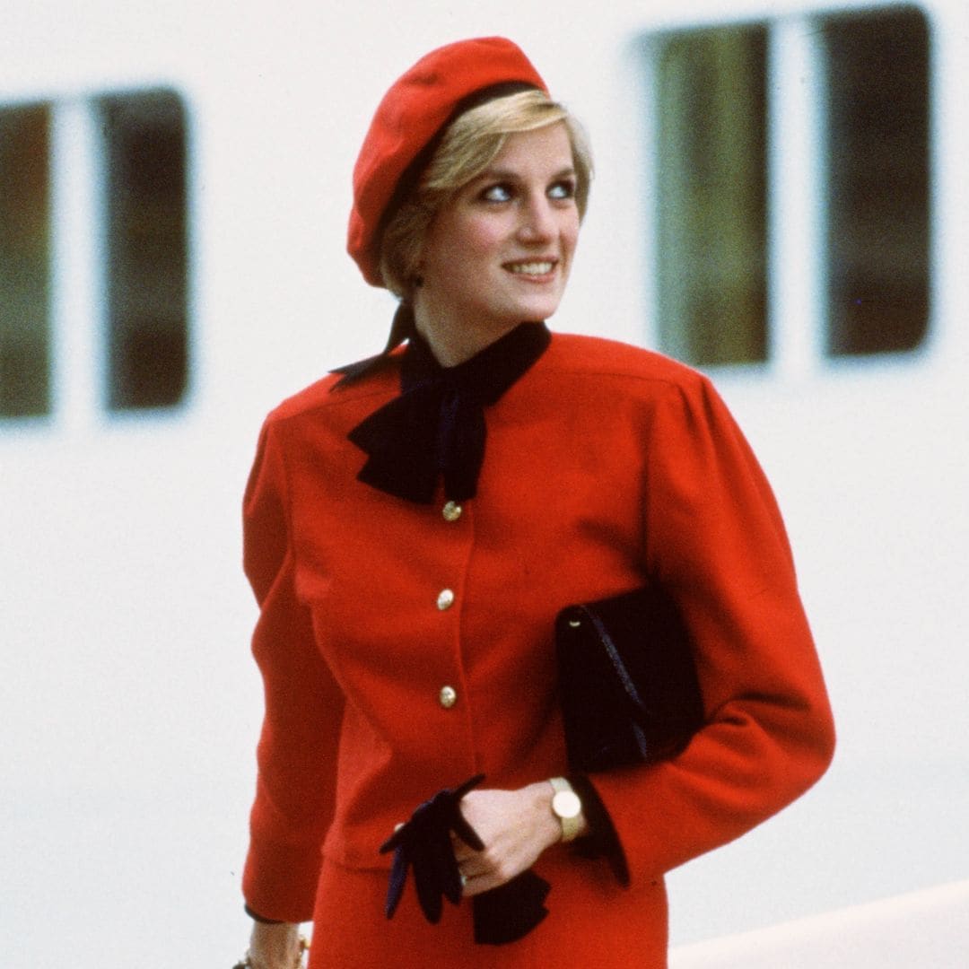 La historia del 'pussy bow', el lazo de Diana de Gales que vuelve este invierno en nuevas versiones