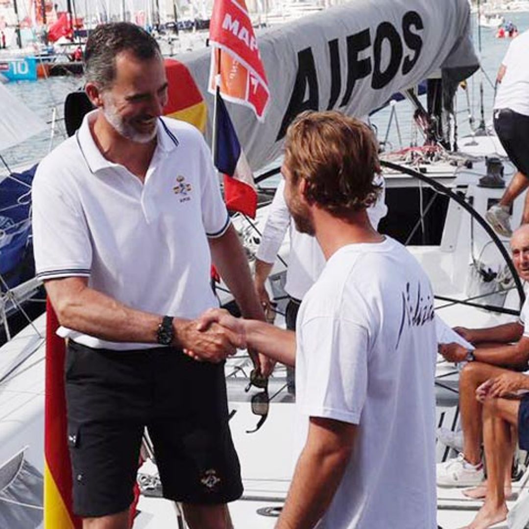 El saludo del rey Felipe VI a Pierre Casiraghi antes de salir a competir
