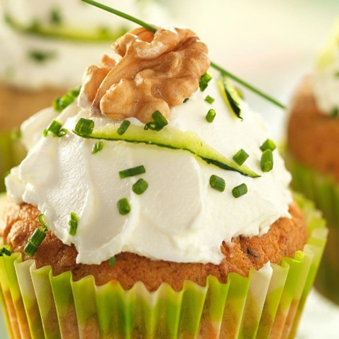 'Cupcakes' de calabacín, cebolla tierna y queso feta