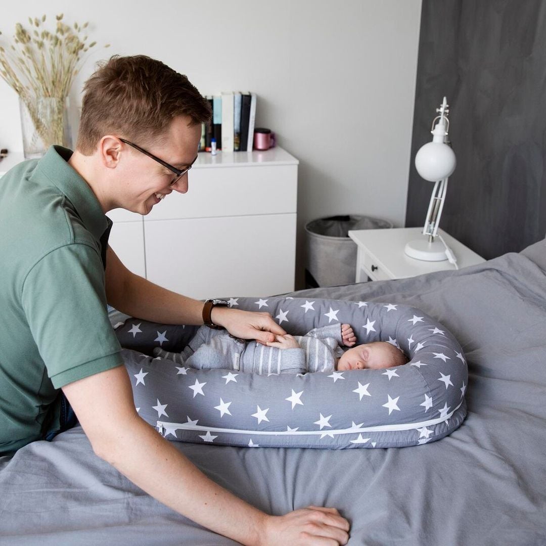 ¿Los reductores de cuna implican riesgos para los bebés?