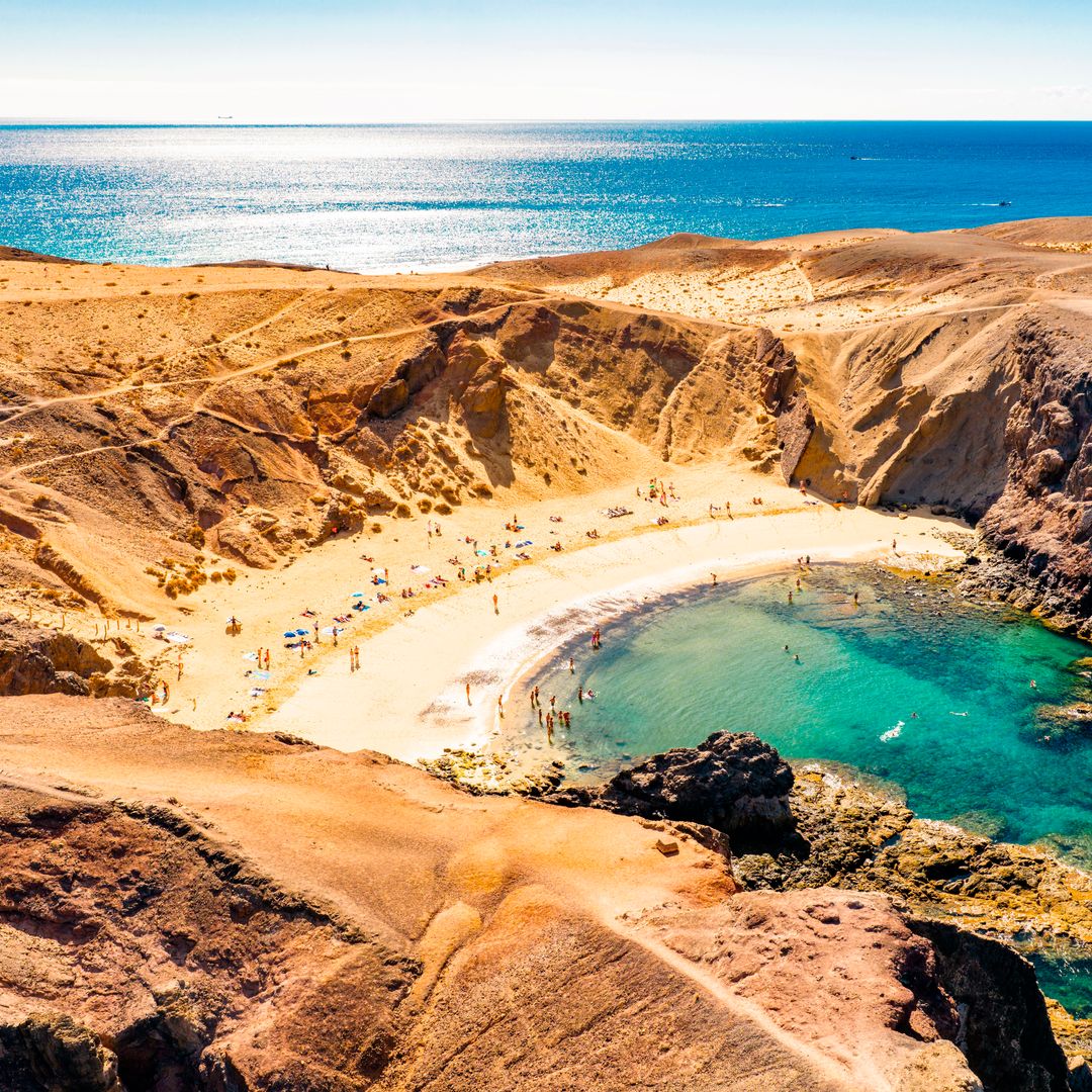 El rincón de Lanzarote donde siete playas espectaculares comparten el mismo paisaje volcánico