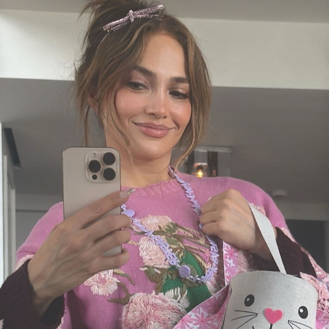 Jennifer Lopez celebra las Pascuas con sus hijos Emme y Max a la distancia