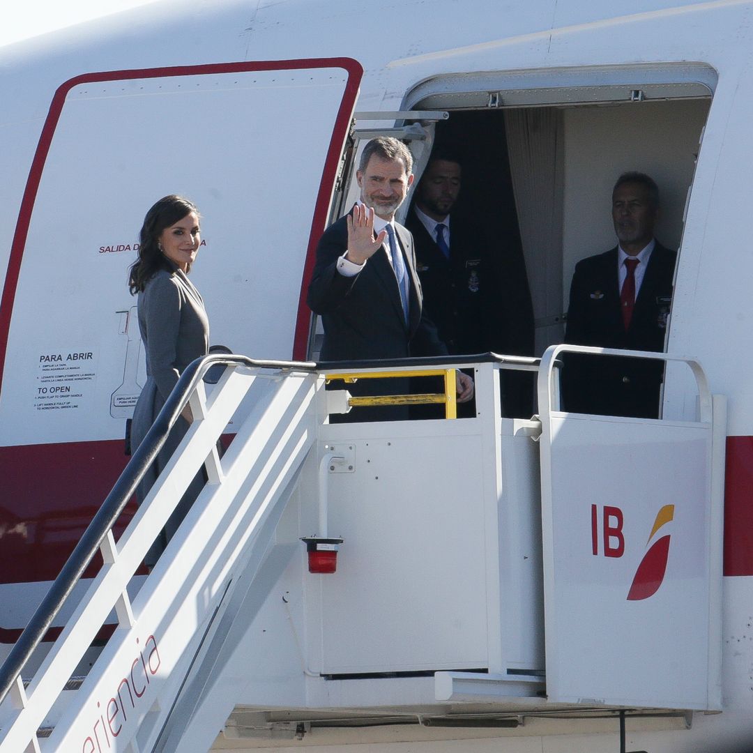 Reyes Felipe VI y Letizia emprenden un viaje oficial a Marruecos.