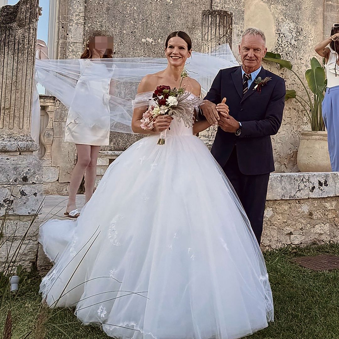 "Los tres días más divertidos de nuestras vidas y ahora necesitamos dormir, al menos, 12 horas", declaró la novia sobre su gran boda que, de inglesa, solo tenía el acento. Ni "fish & chips" hubo para celebrar el amor de la pareja
