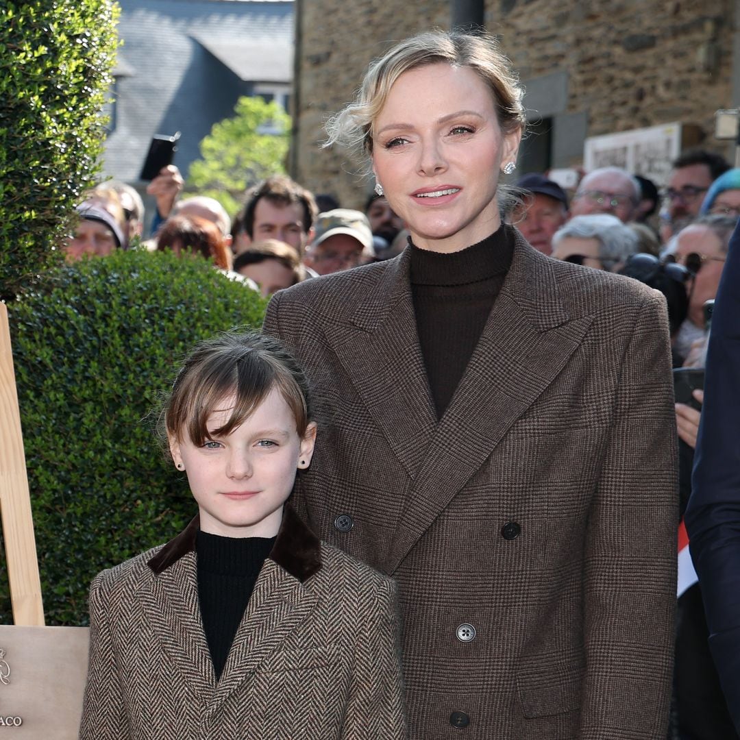 Jacques y Gabriella, los hijos de Alberto y Charlene de Mónaco, les roban el protagonismo en una visita histórica a Bretaña