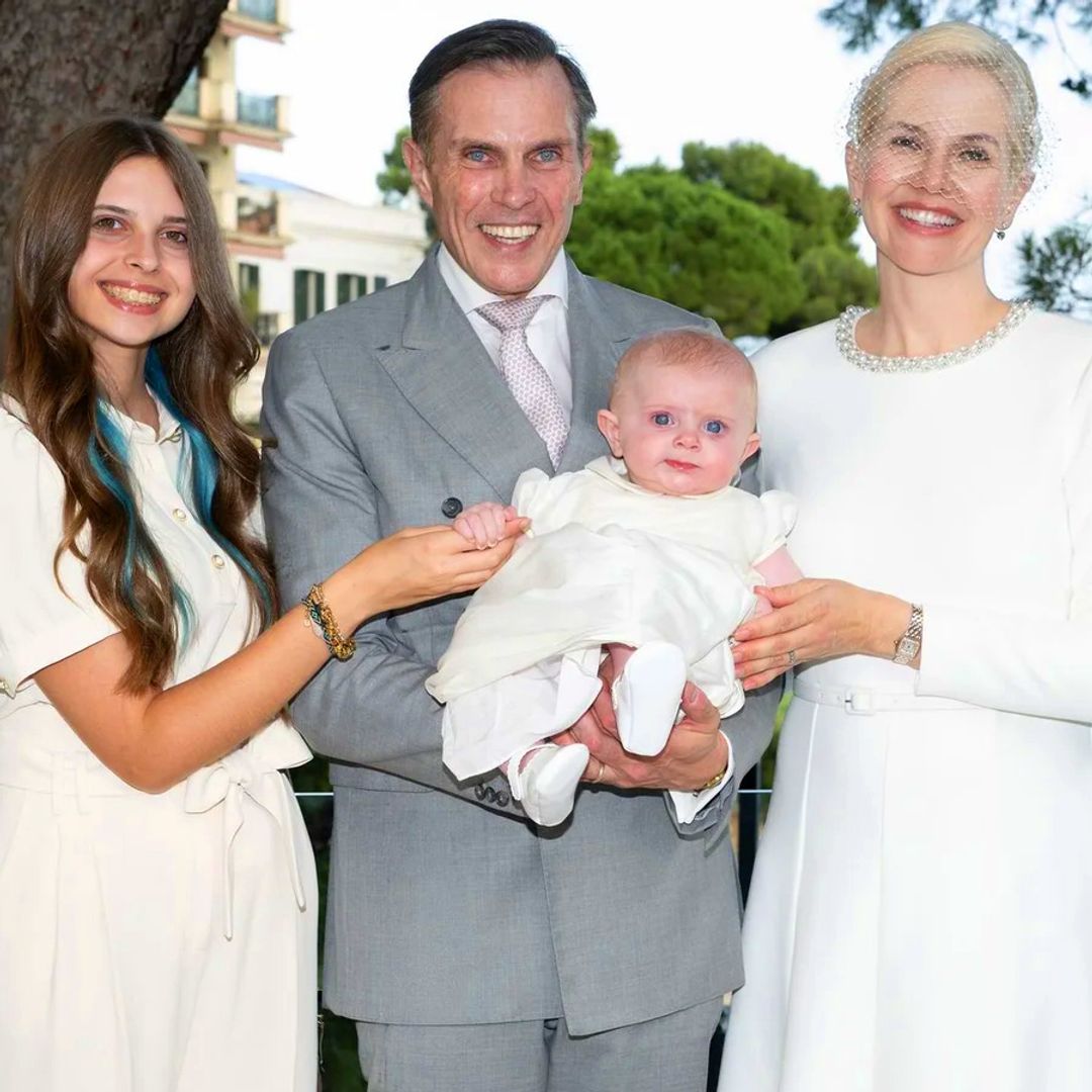 IMÁGENES EXCLUSIVAS. La princesa Isabel de Orleans reaparece en el bautizo de su hermana: el gran cambio de la ahijada portuguesa del rey Felipe VI a sus 14 años