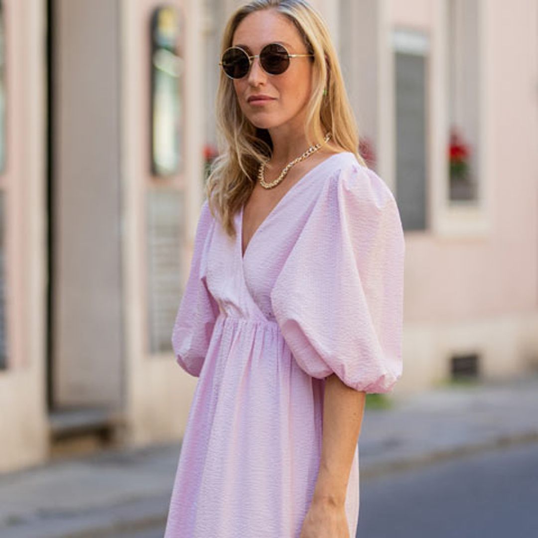 5 vestidos lisos que compiten con los diseños de flores