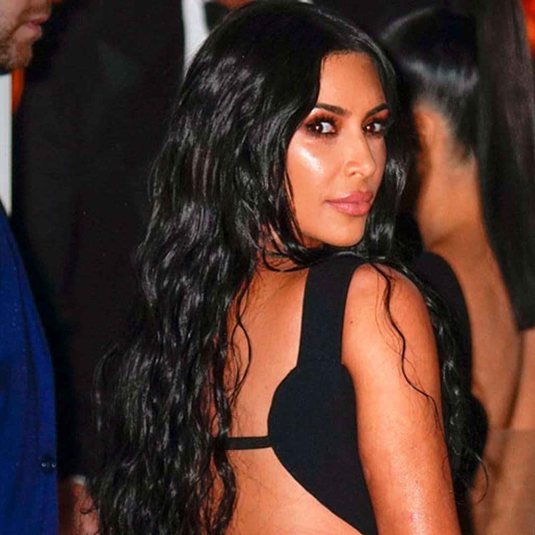 Las Kardashian y otras celebs que aman el peinado de efecto mojado