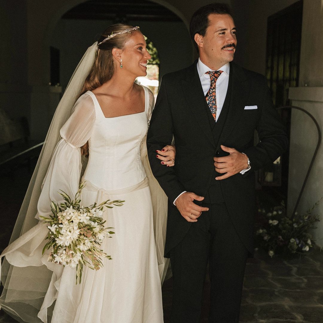 Las andaluzas más estilosas quieren vestidos de novia con mangas medievales y escote cuadrado (tenemos las pruebas)