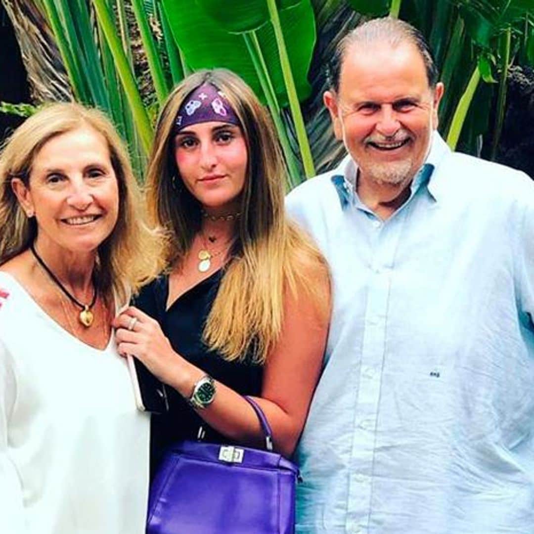 Raúl de Molina presume a su hermosa hija Mia, durante sus vacaciones en Hawái