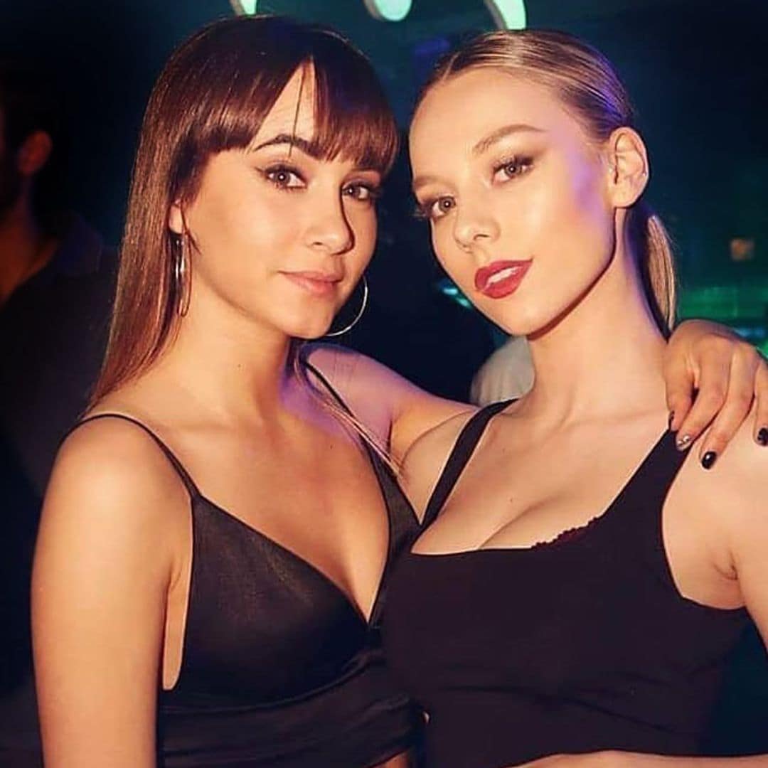 Aitana Ocaña y Ester Expósito, dos veinteañeras que comparten trucos de moda