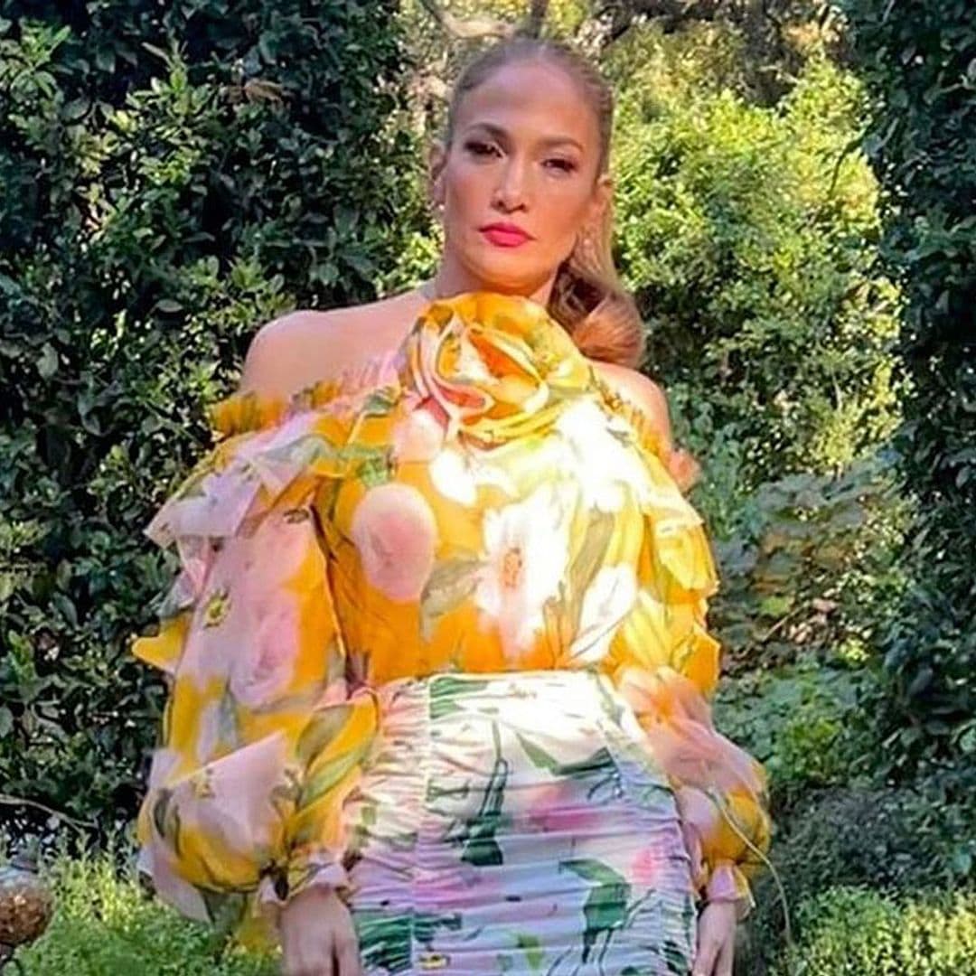 Jennifer Lopez también llevó el look floral que Isabel Preysler estrenó en la boda de Tamara
