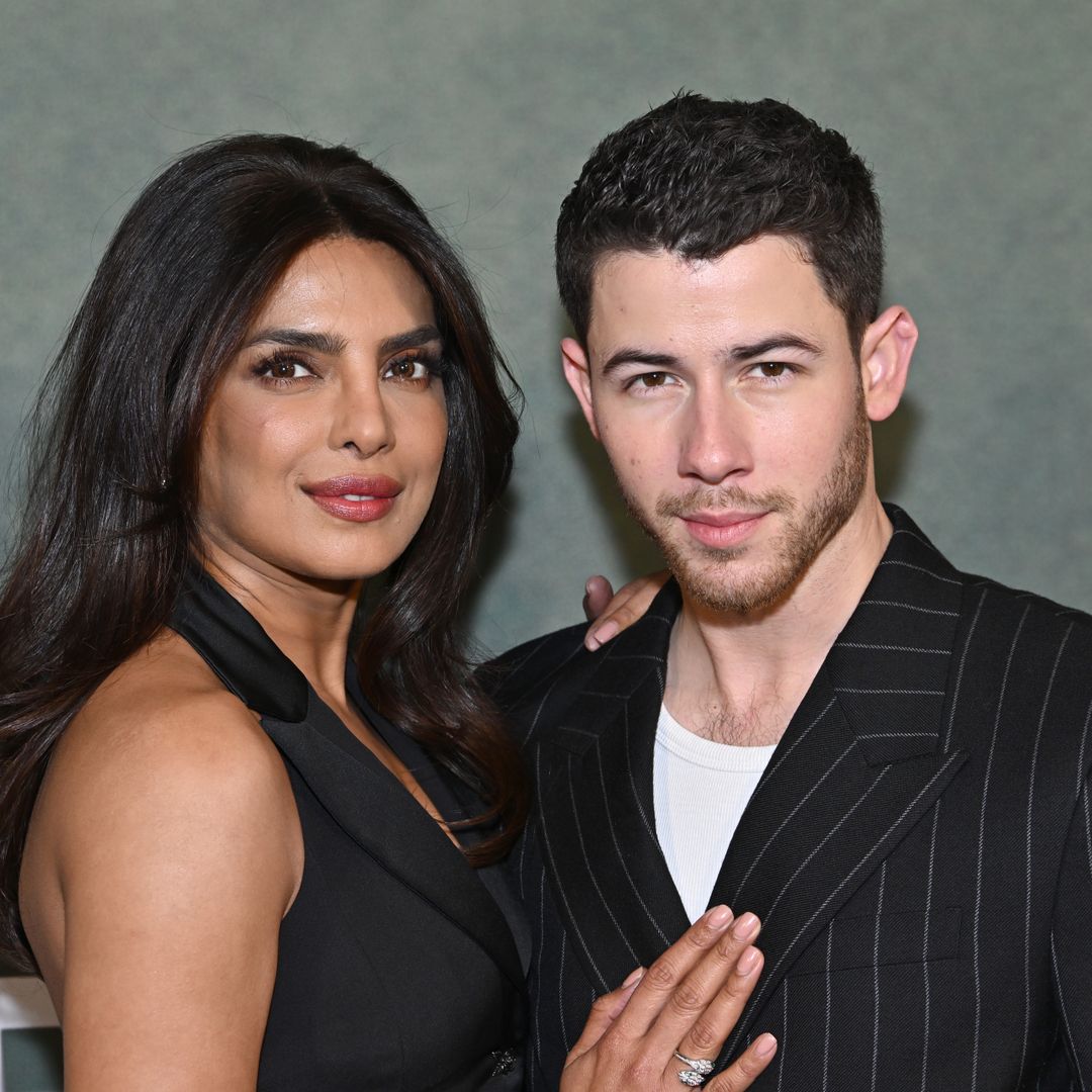 Priyanka Chopra coordina su 'power suit' con Nick Jonas en Nueva York