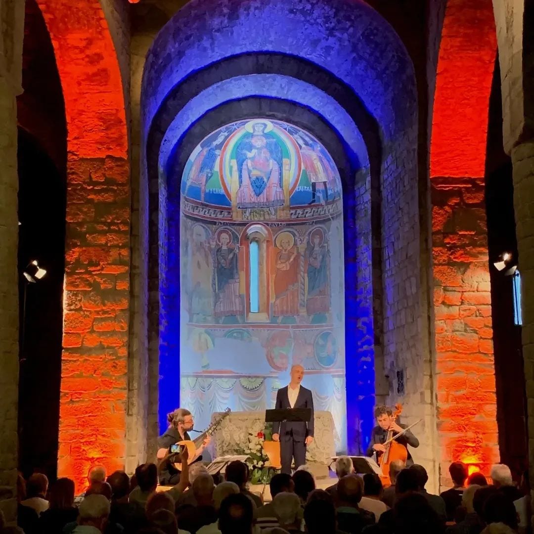 Concierto en la iglesia de Santa Maria de Taüll, valle de Boí, Lleida, Pirineos