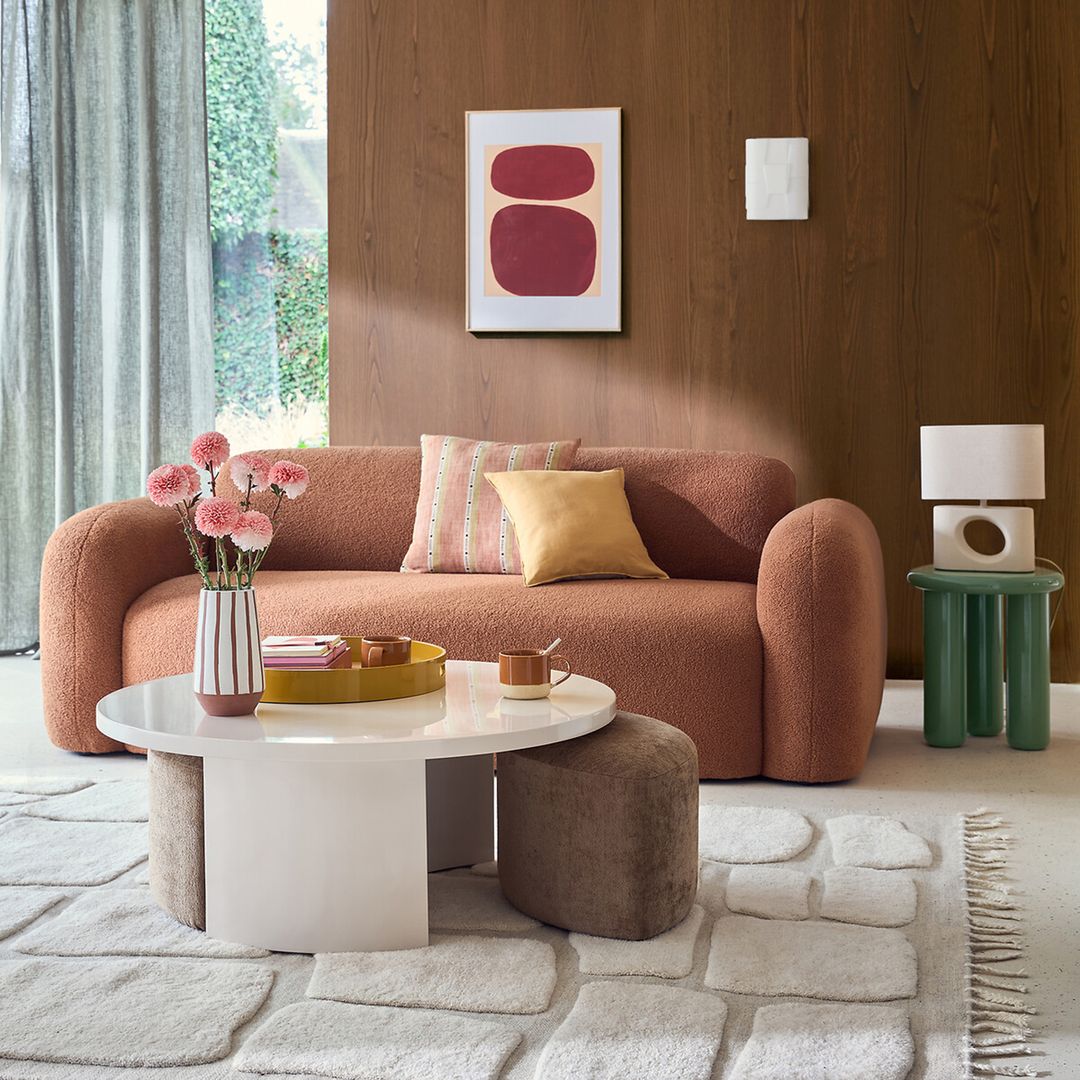 De la cama con canapé al banco zapatero: muebles multifunción para transformar pisos pequeños