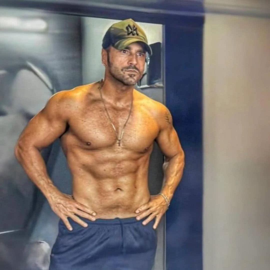 David Bustamente presume de abdominales tras admitir que ganó 20 kilos al dejar de fumar