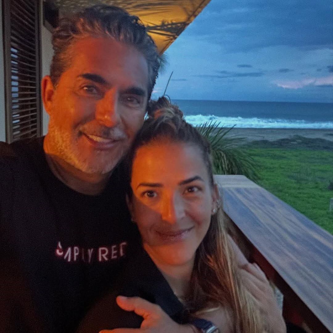Raúl Araiza celebra un año de amor con la mujer que le devolvió la sonrisa