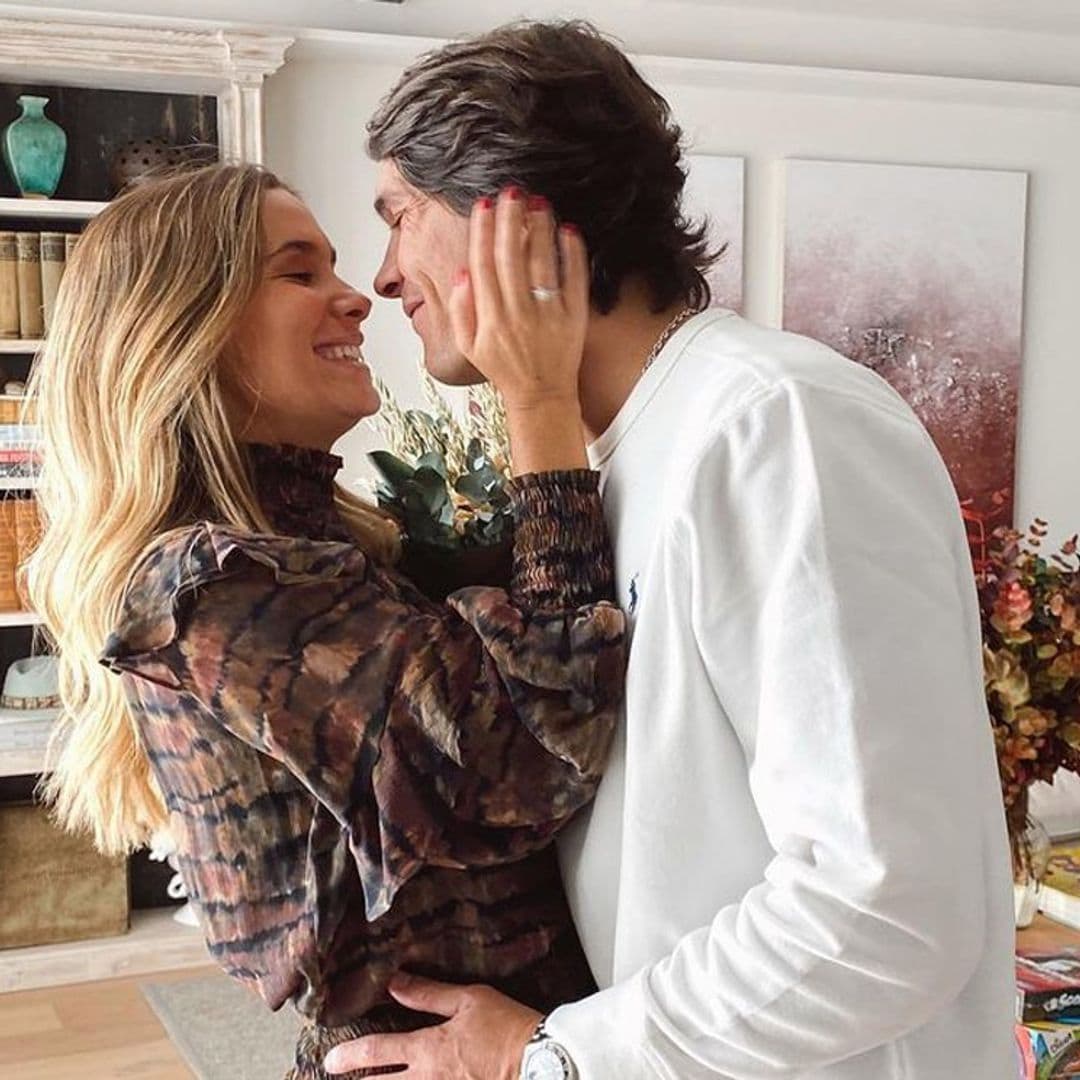 El divertido 'selfie' de María Pombo y Pablo Castellano: 'Al año que viene Martín sustituirá al gnomo'