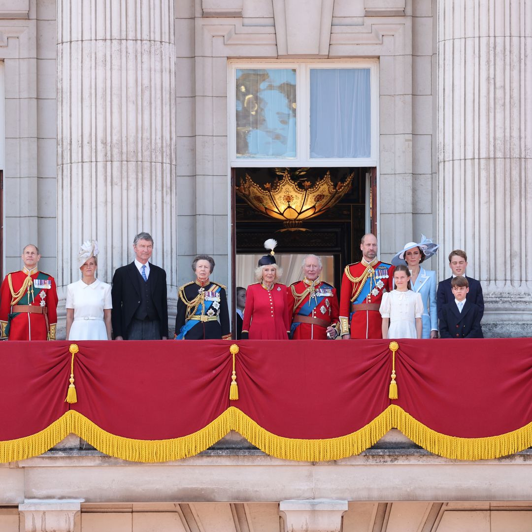 Los tesoros ocultos bajos los suelos del Palacio de Buckingham: del tabaco de la reina Camilla a una cartelera del siglo XIX