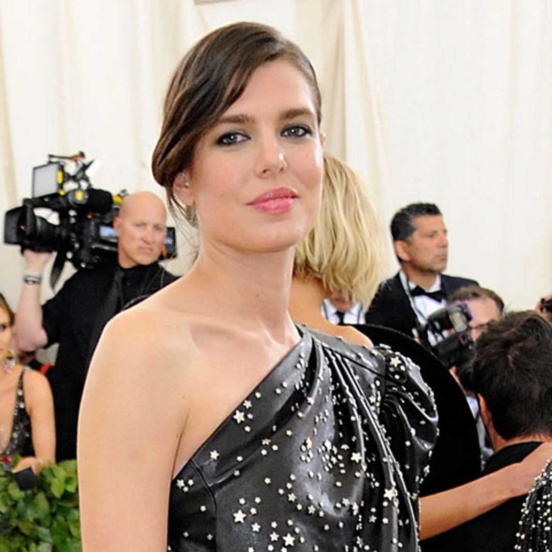 La presencia en un acto público de Carlota Casiraghi desmiente los rumores de que ya ha sido madre