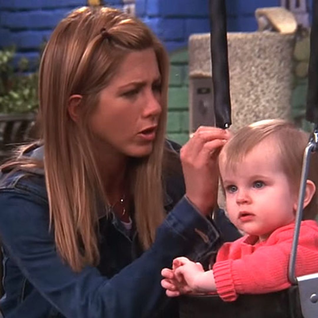 ¿Recuerdas a Emma, la hija de Jennifer Aniston en 'Friends'? Así están a sus 16 años las gemelas que la interpretaron
