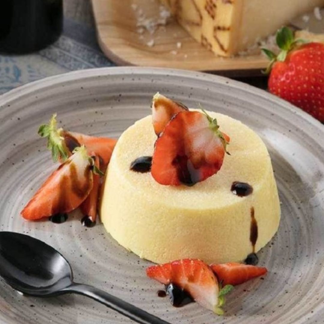 Pudín salado con queso Grana Padano y fresas