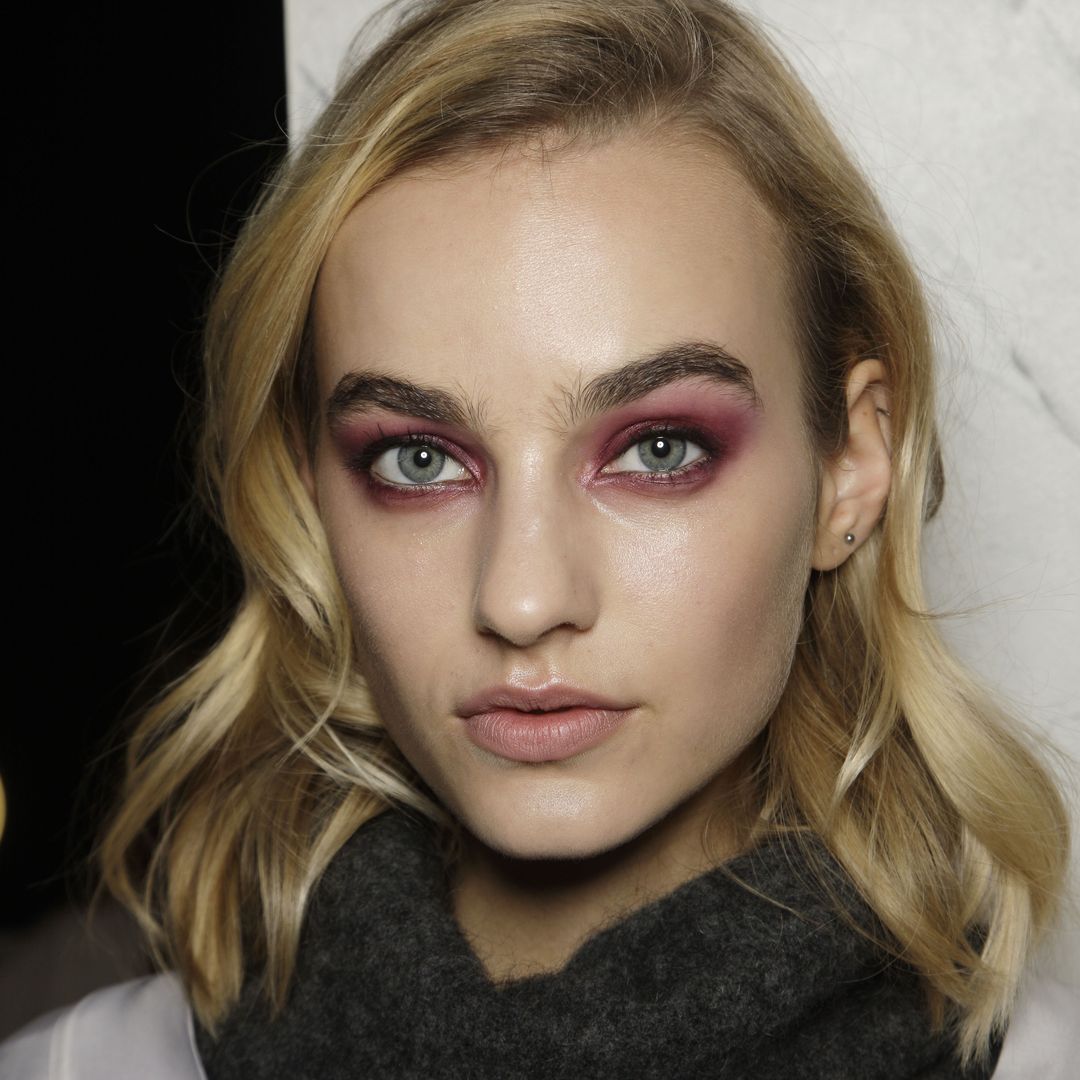 Soy experta en compras de belleza y estos son los cosméticos color burdeos en los que merece la pena invertir este otoño 2026